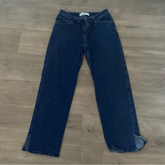 Hollister low rise dad jeans never worn. Size 7r - Picture 3 of 3